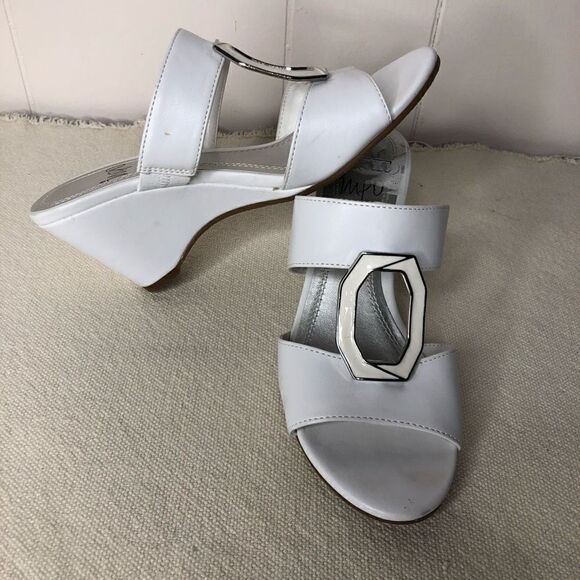 Impo Women's Solid Double Strap Slip-On Sandals White Size 5.5 - Picture 3 of 5